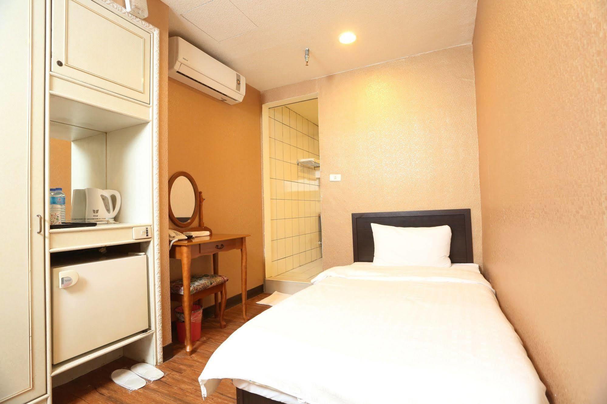 Banciaoking Hotel Taipei Exterior photo